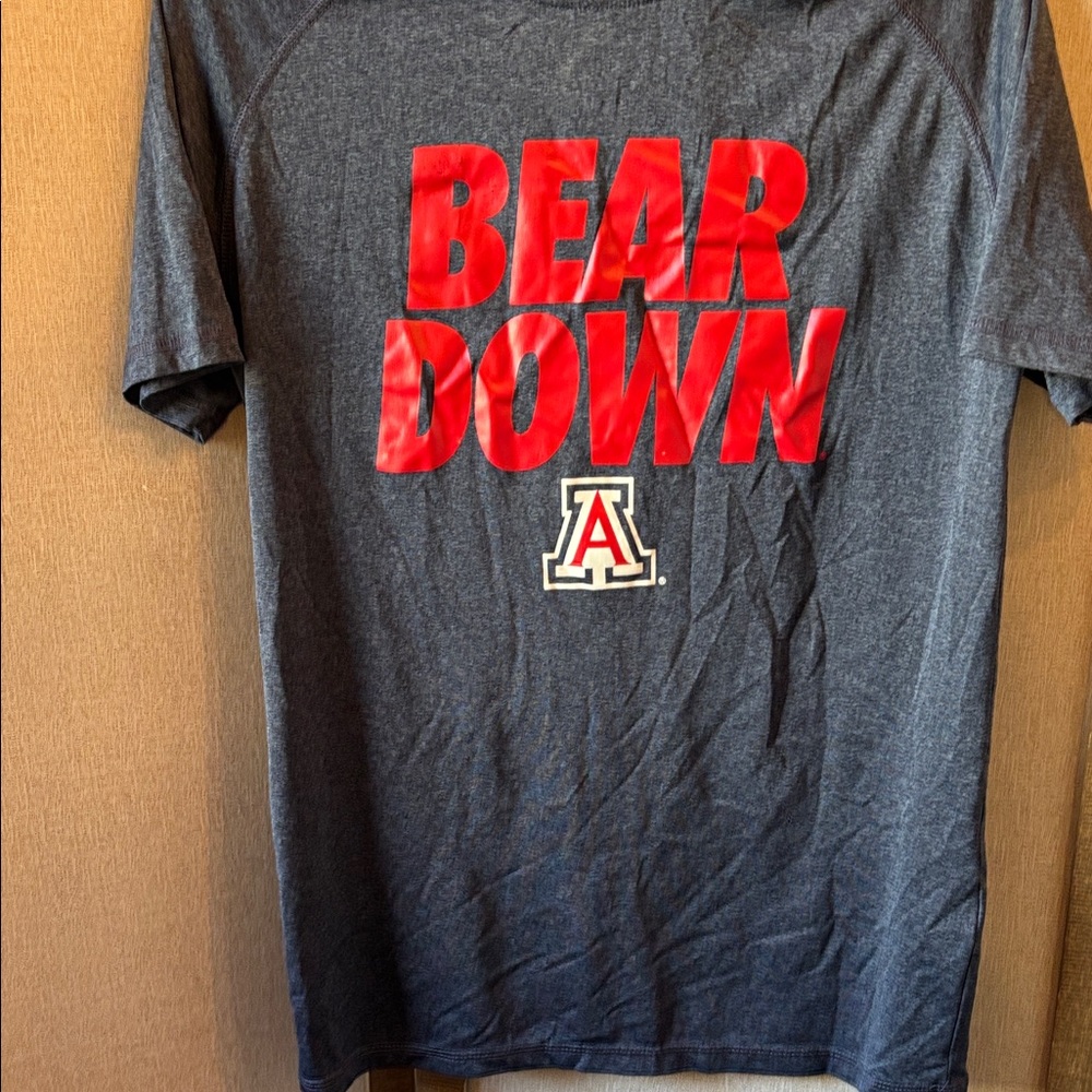 Rivalry Threads Gray and Red Short Sleeve Tee small